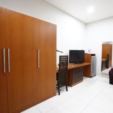 Reddoorz @ Menteng Giacarta Esterno foto