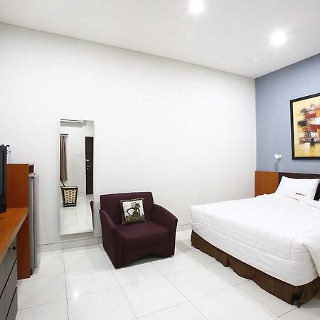 Reddoorz @ Menteng Giacarta Esterno foto