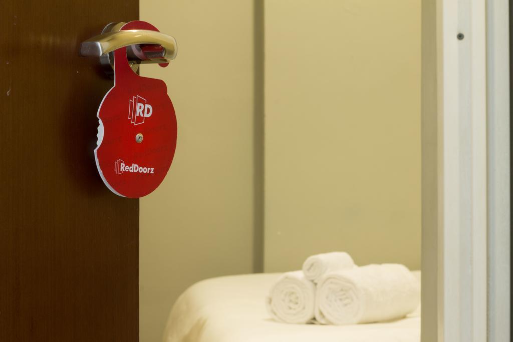 Reddoorz @ Menteng Giacarta Esterno foto