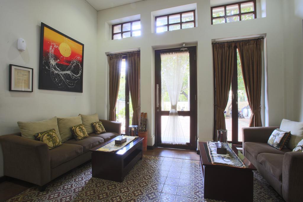 Reddoorz @ Menteng Giacarta Esterno foto