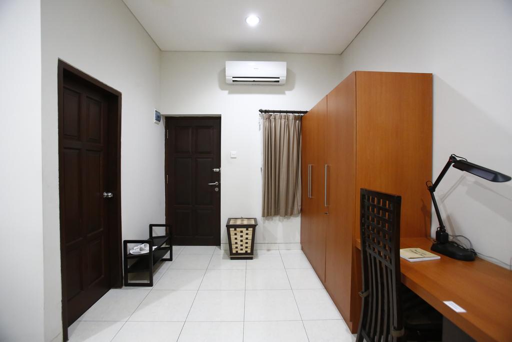 Reddoorz @ Menteng Giacarta Esterno foto