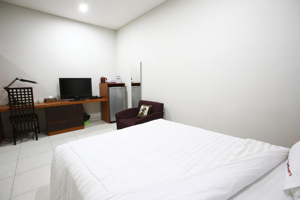 Reddoorz @ Menteng Giacarta Esterno foto